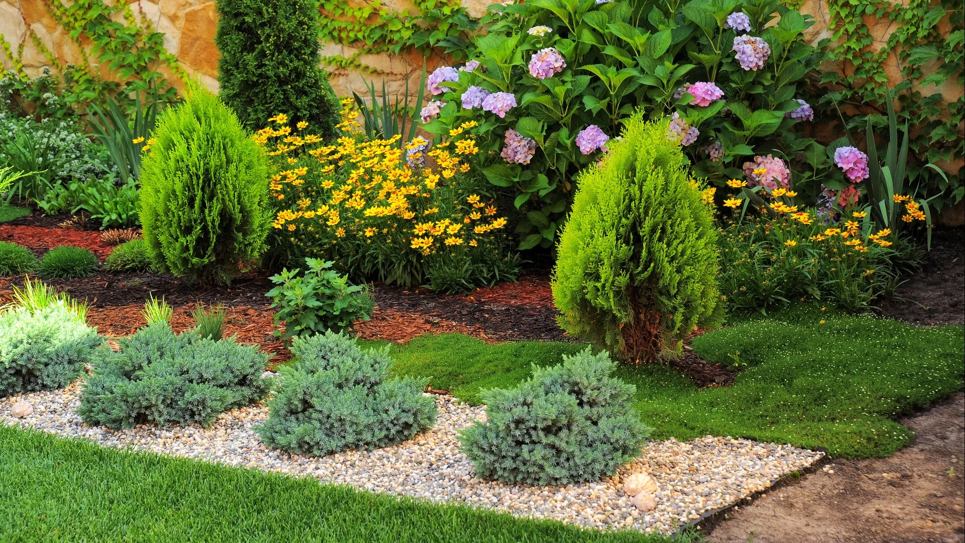 Is Mulch or Rock a Better Ground Cover for Your Landscape?