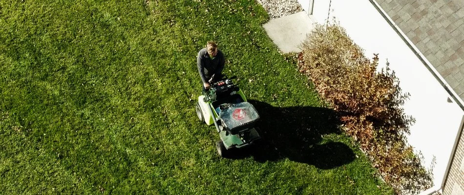 Crew spreading granular fertilizer ona green lawn in Ankeny, IA.